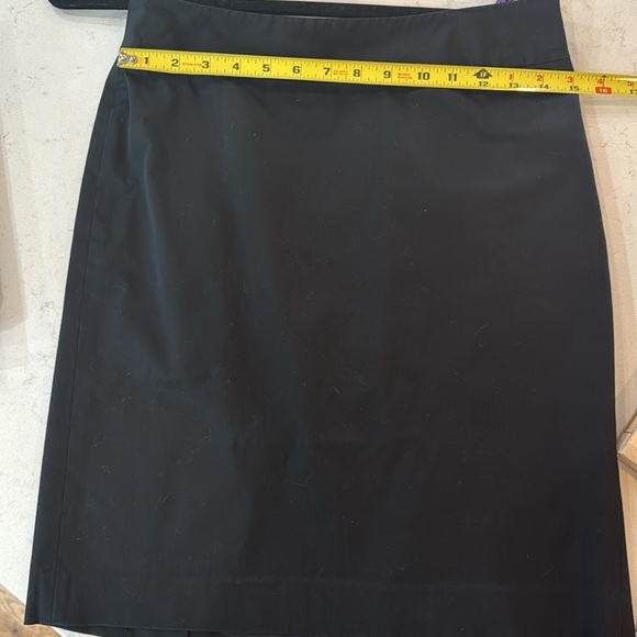 Ann Taylor Loft 
lined black skirt – excellent condition
Size 2 - Picture 4 of 5